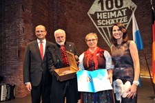 Heimatminister Albert Füracker und Kunstministerin Prof. Dr. med. Marion Kiechle prämieren 100 Heimatschätze